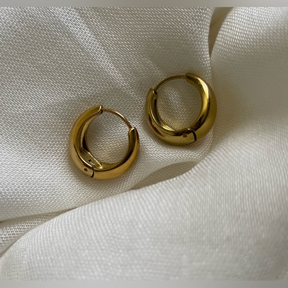 18K Gold-Plated Huggie Hoop Earrings